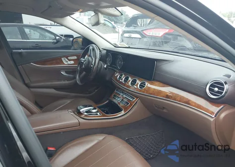 2019 Mercedes-Benz E 300 4Matic z USA, uszkodzony, nr VIN WDDZF4KBXKA518437